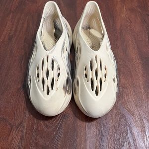 Adidas Yeezy Foam RNNR (MX Cream Clay)